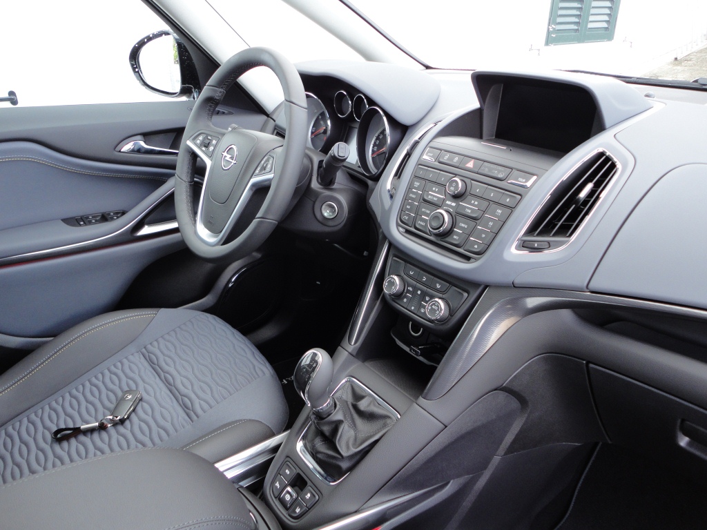 Тест Opel Zafira Tourer салон