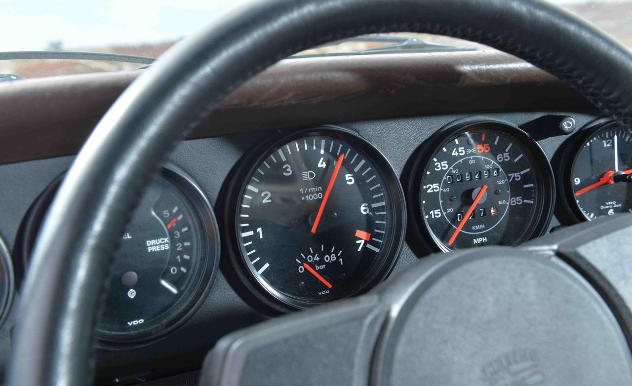 Porsche 911 Turbo 930 приборы
