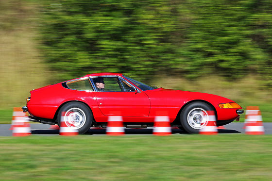 Ferrari 365 GTB/4 Daytona на испытательном треке