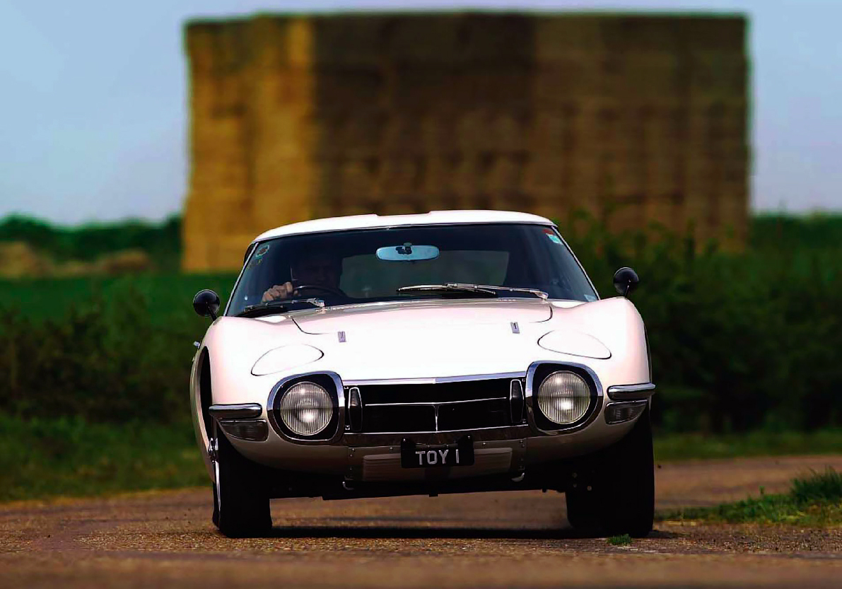 Toyota 2000GT test-drive