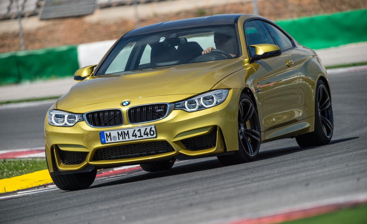 BMW M4 в повороте