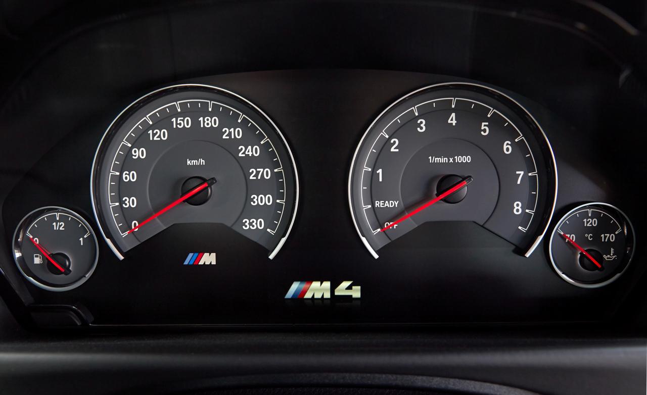 BMW M4 F82 приборы