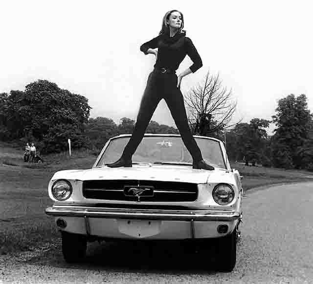 Ford Mustang Goldfinger