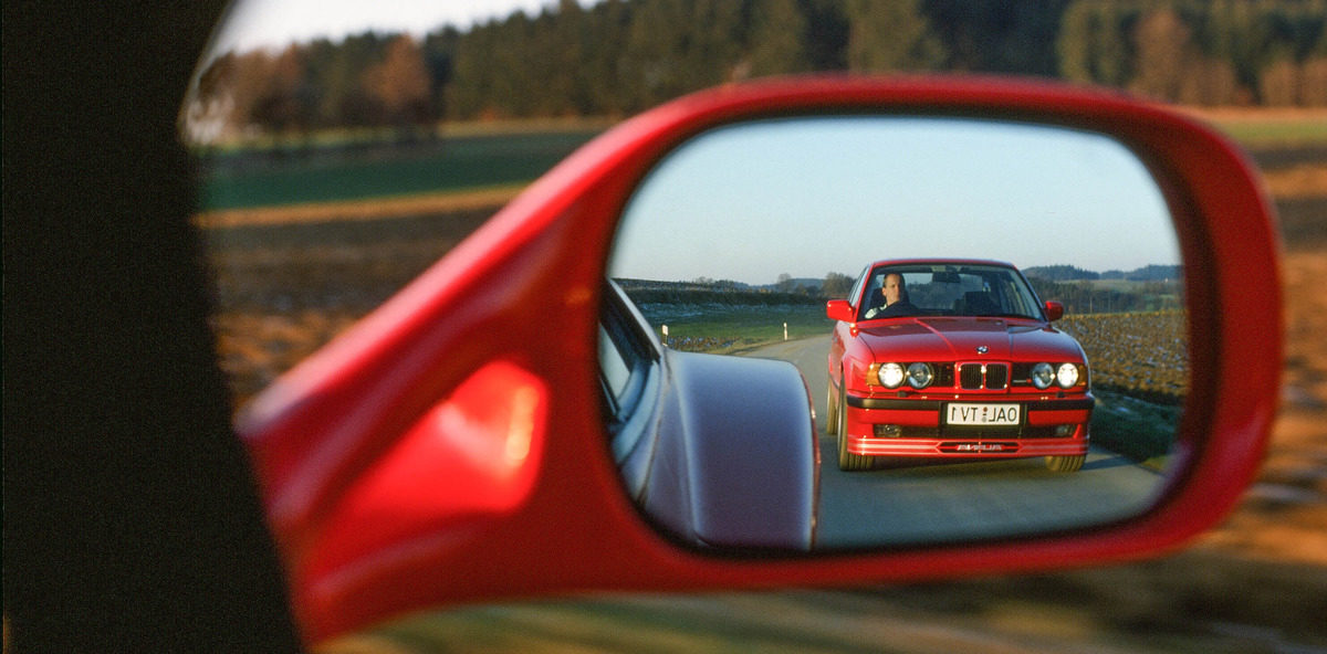 Ferrari Testarossa vs. BMW M5 E34 - 1990 giant road test