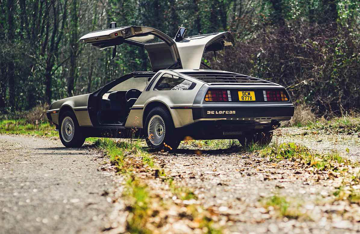 DeLorean DMC 12