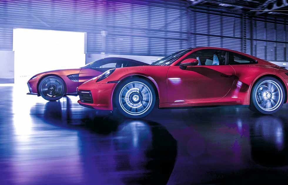 2021 Aston Martin Vantage vs. 2021 Porsche 911 Carrera 992