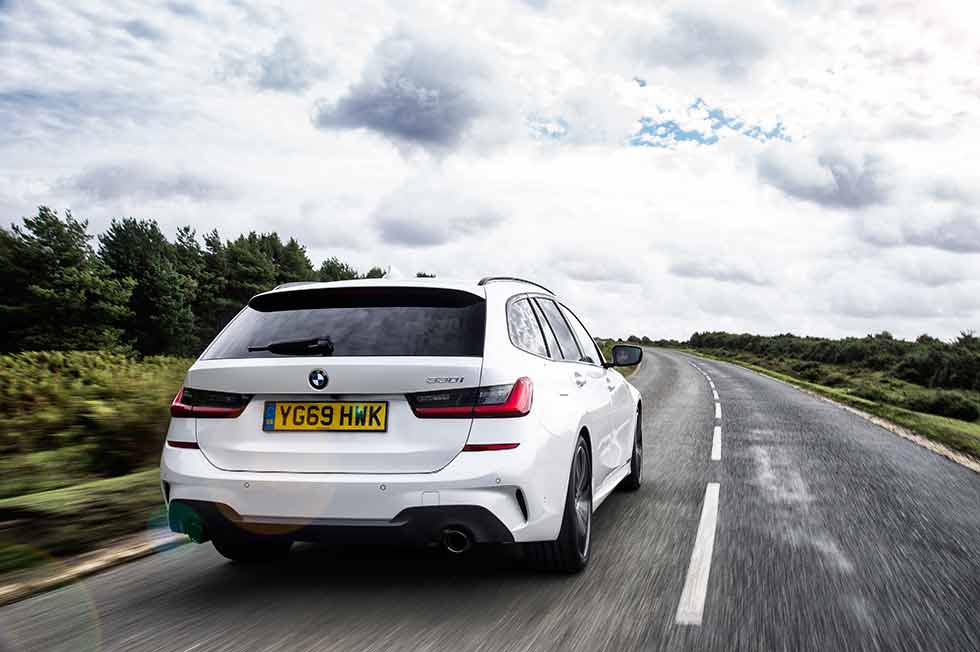 BMW 330i Touring M Sport [UK-spec] (G21)